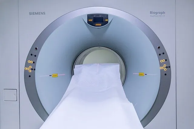Jak przebiega rezonans magnetyczny z kontrastem